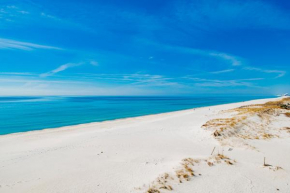 Ocean Breeze East 404 by PKRM
